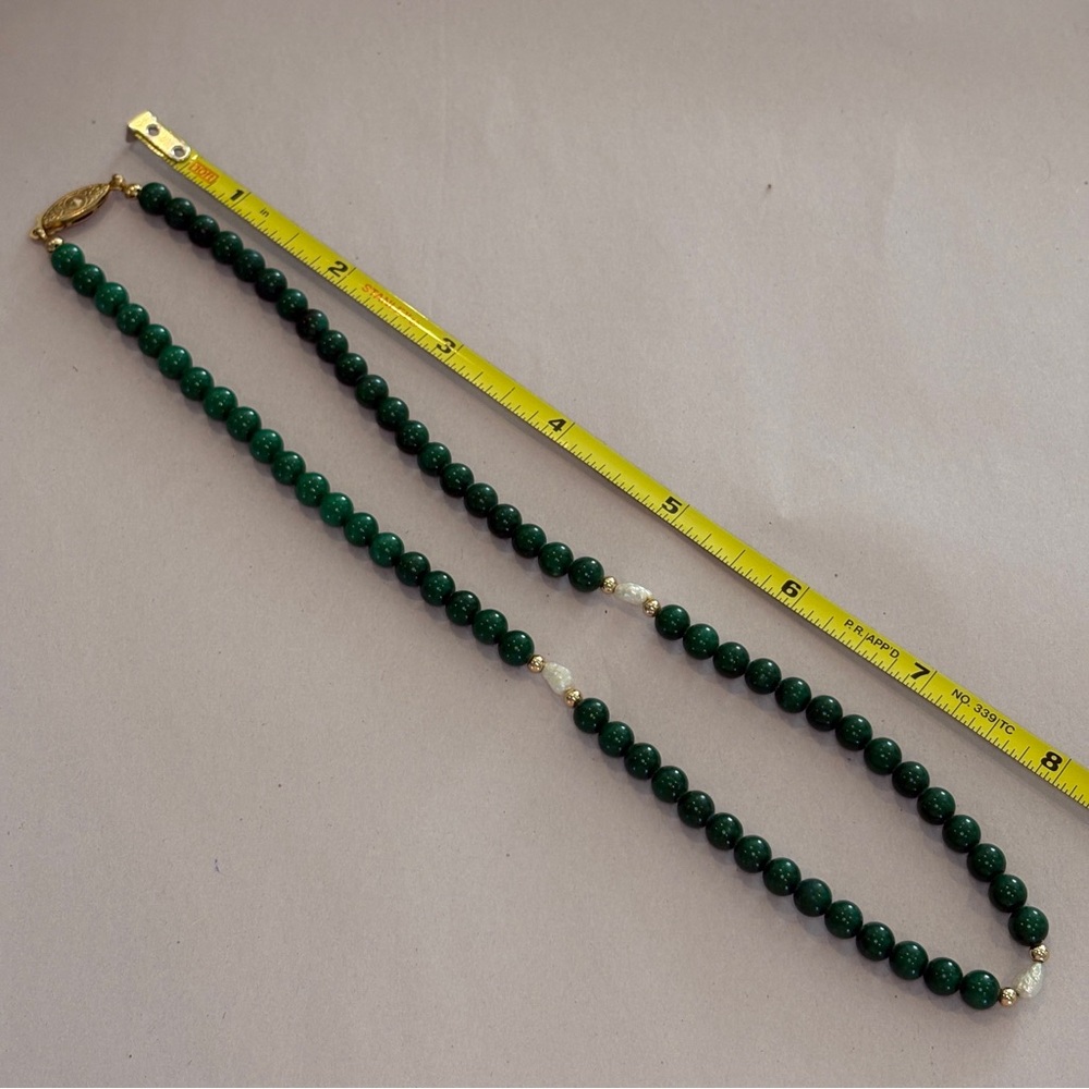 Vintage-Inspired Green Beaded Necklace – 16" with Gold Tone Clasp & Faux Pearls - Picture 8 of 13